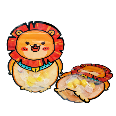 Custom Cute Lion Shape Die Cutting Stand Up Plastic Zipper Bag com Janela Limpa para Crianças Snack, Alimentos, embalagens de doces